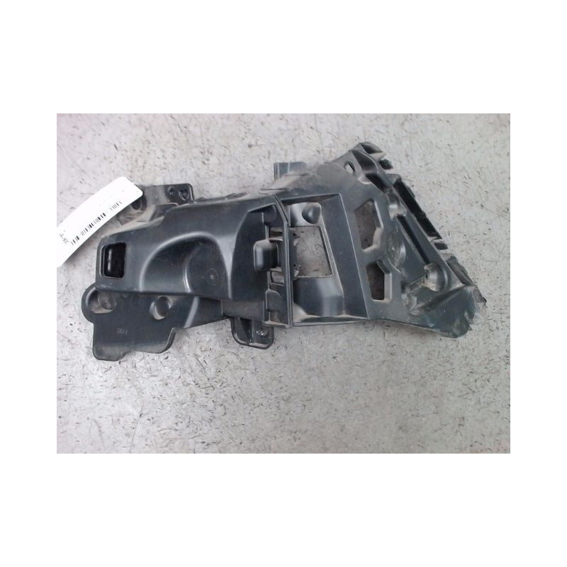 SUPPORT DROIT PARE-CHOC ARRIERE  RENAULT CLIO