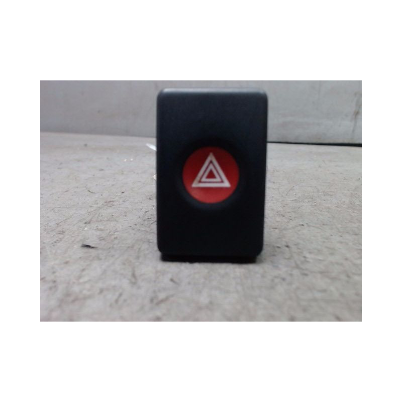 BOUTON DE WARNING DACIA LOGAN 4 P 05-08
