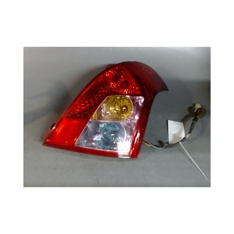 FEU ARRIERE DROIT SUZUKI SWIFT