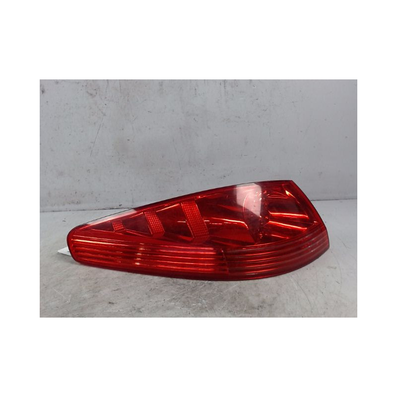 FEU ARRIERE GAUCHE  PEUGEOT 607 2004-