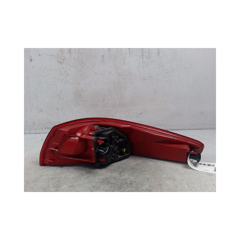 FEU ARRIERE GAUCHE  PEUGEOT 607 2004-