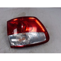 FEU ARRIERE GAUCHE  TOYOTA AVENSIS VERSO 04-06