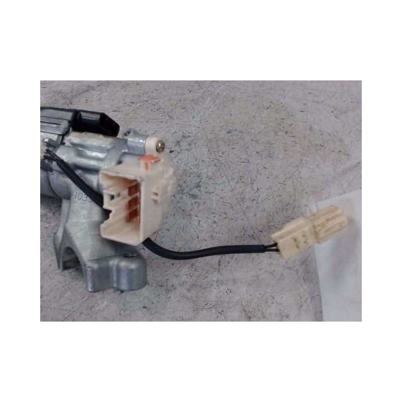 ANTIVOL DE DIRECTION TOYOTA AVENSIS VERSO 04-06