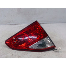 FEU ARRIERE INTERIEUR GAUCHE TOYOTA AVENSIS VERSO 04-06