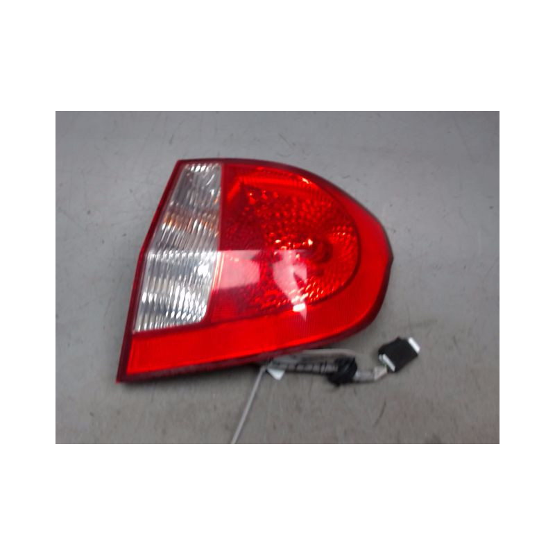 FEU ARRIERE DROIT HYUNDAI GETZ -05