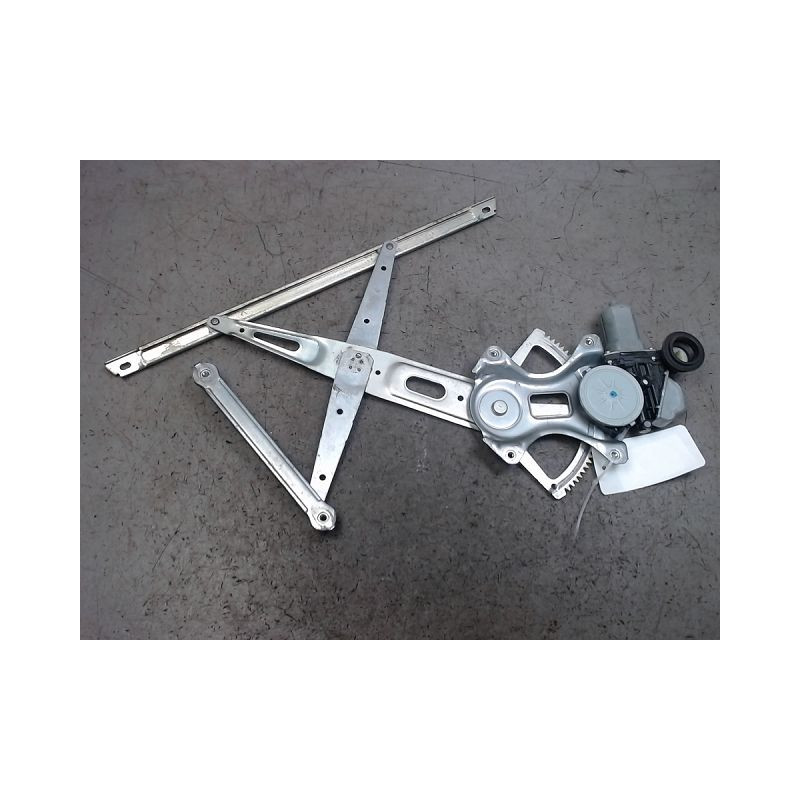 MECANISME+MOTEUR LEVE-GLACE AVANT GAUCHE TOYOTA VERSO-S