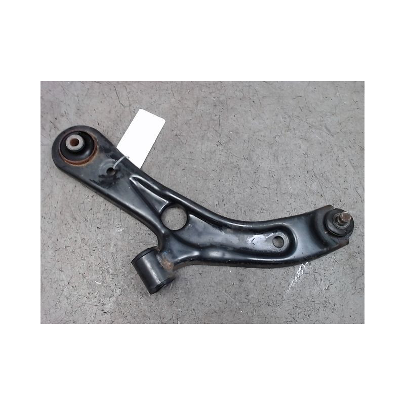 TRIANGLE INFERIEUR AVANT GAUCHE SUZUKI SWIFT
