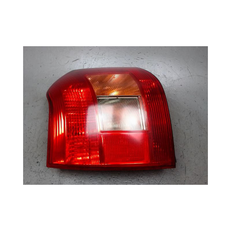 FEU ARRIERE GAUCHE  TOYOTA COROLLA 2002-