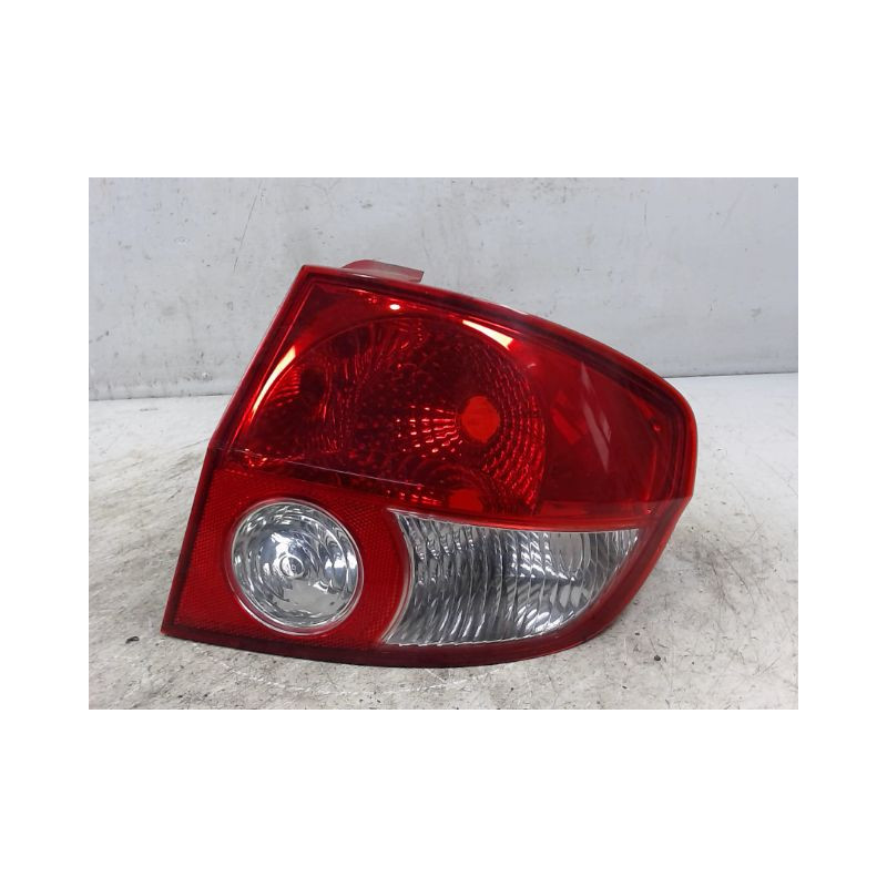 FEU ARRIERE DROIT HYUNDAI GETZ 02-05