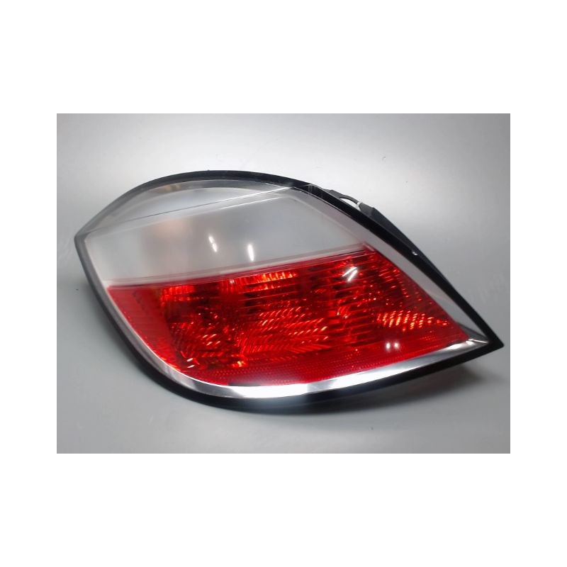 FEU ARRIERE GAUCHE  OPEL ASTRA 2004-