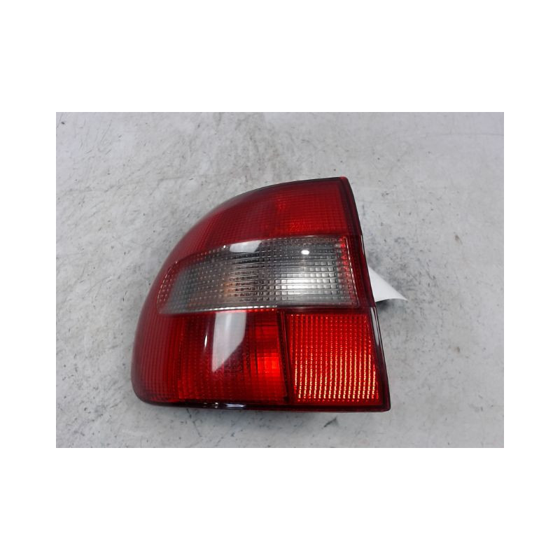 FEU ARRIERE GAUCHE  VOLVO V40 -2000