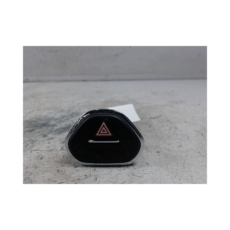 BOUTON DE WARNING OPEL CORSA