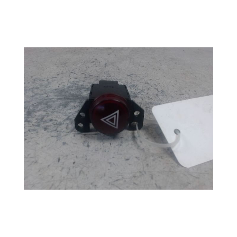 BOUTON DE WARNING MITSUBISHI COLT CZ 2005-