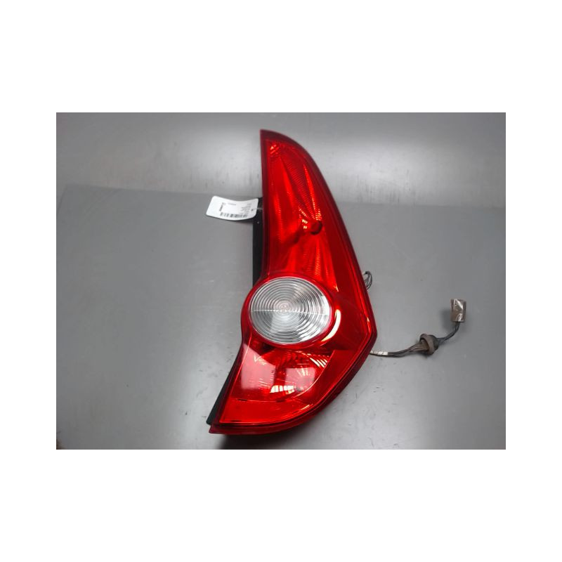 FEU ARRIERE DROIT OPEL AGILA