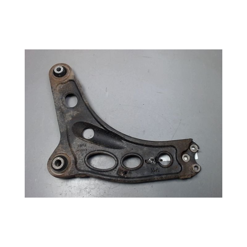 TRIANGLE INFERIEUR AVANT GAUCHE OPEL VIVARO C1 F2700 4P