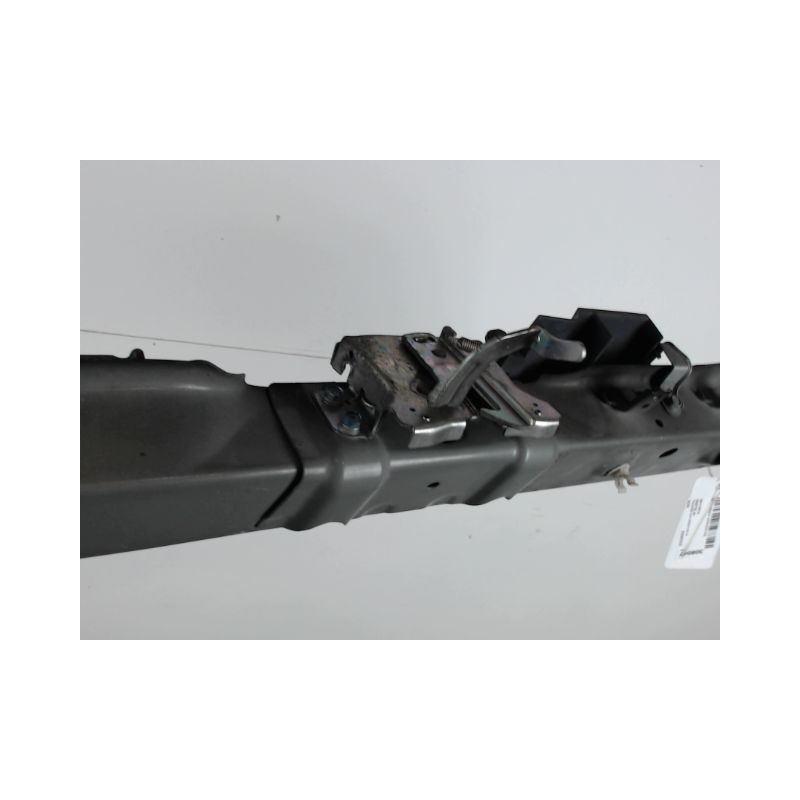 TRAVERSE SUPERIEURE ARMATURE AVANT MITSUBISHI SPACESTAR