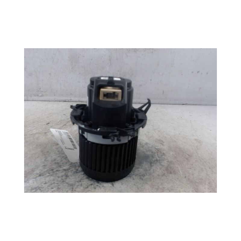 MOTEUR VENTILATEUR CHAUFFAGE RENAULT CLIO IV