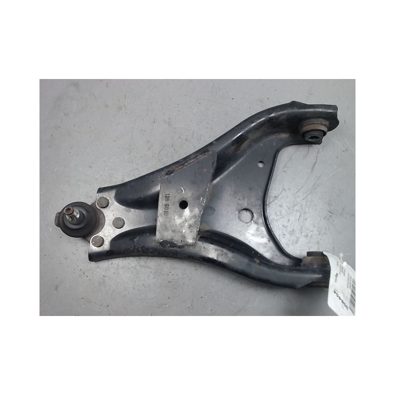 TRIANGLE INFERIEUR AVANT GAUCHE DACIA DUSTER 2010-