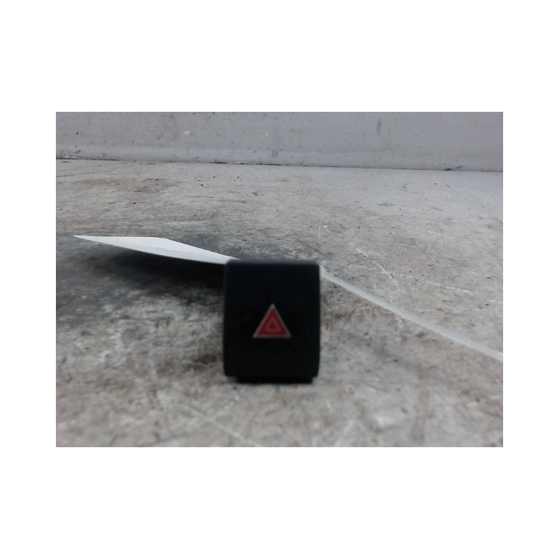 BOUTON DE WARNING PEUGEOT 3008 2009-