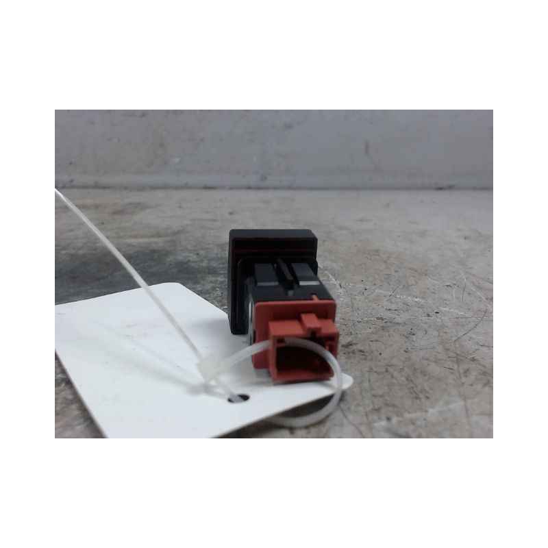 BOUTON DE WARNING PEUGEOT 3008 2009-