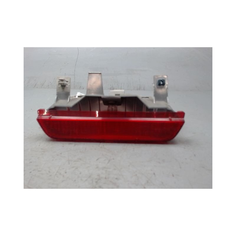 FEUX STOP SUPPLEMENTAIRE TOYOTA YARIS VERSO -2003