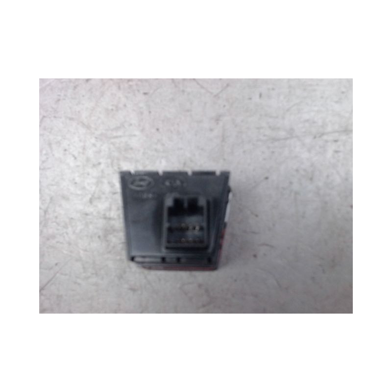 BOUTON DE WARNING HYUNDAI I20