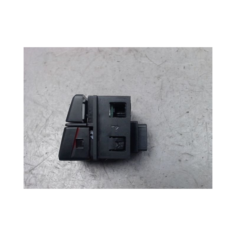 BOUTON DE WARNING HYUNDAI I20
