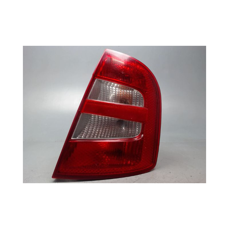 FEU ARRIERE DROIT SKODA FABIA