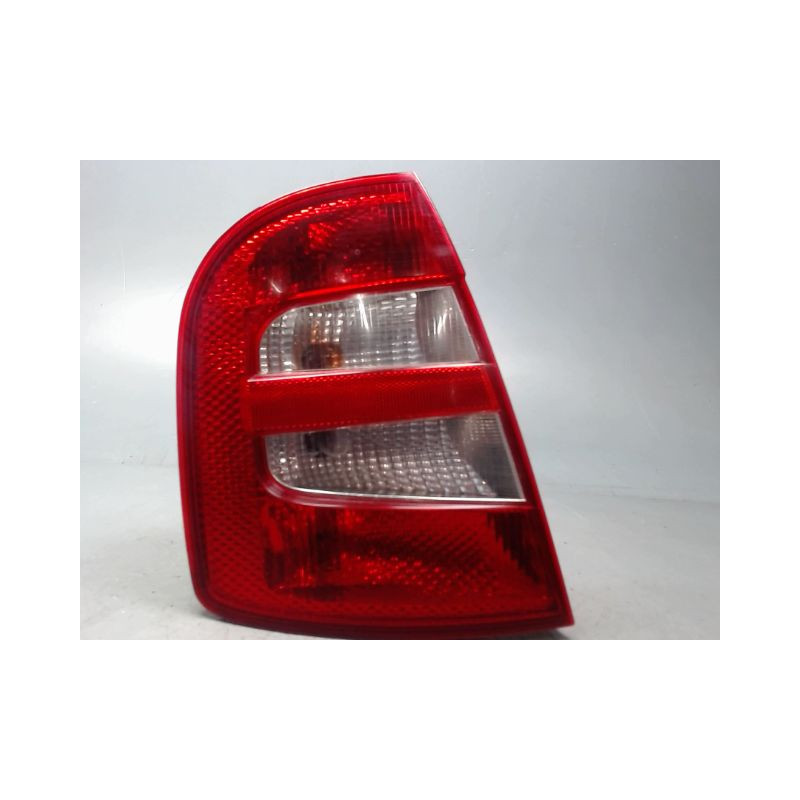 FEU ARRIERE GAUCHE  SKODA FABIA