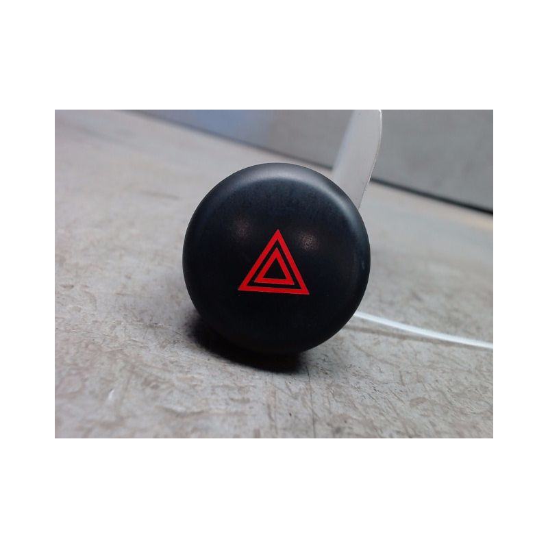 BOUTON DE WARNING NISSAN JUKE