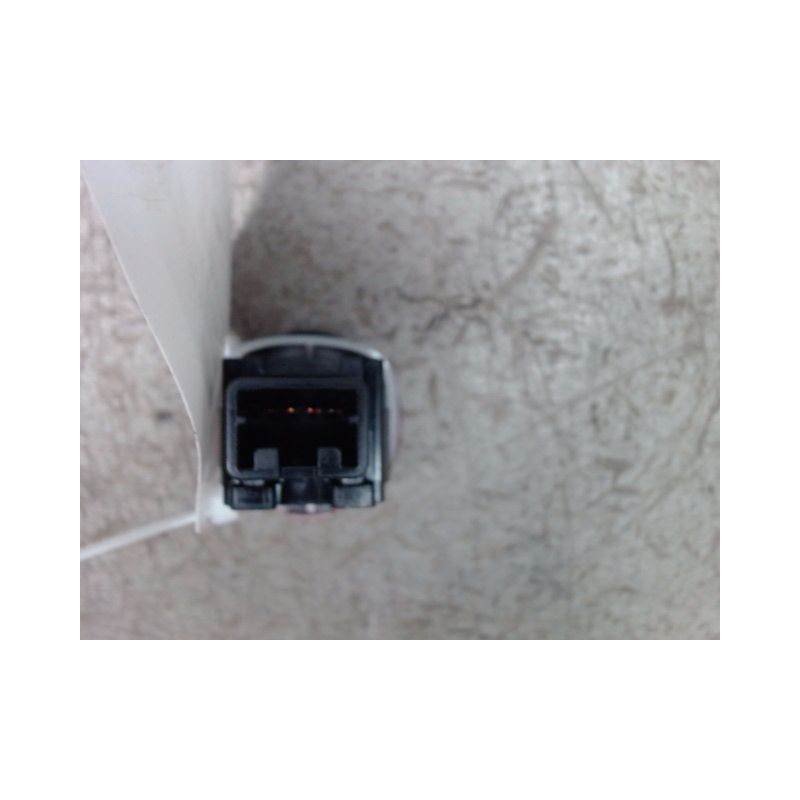 BOUTON DE WARNING NISSAN JUKE
