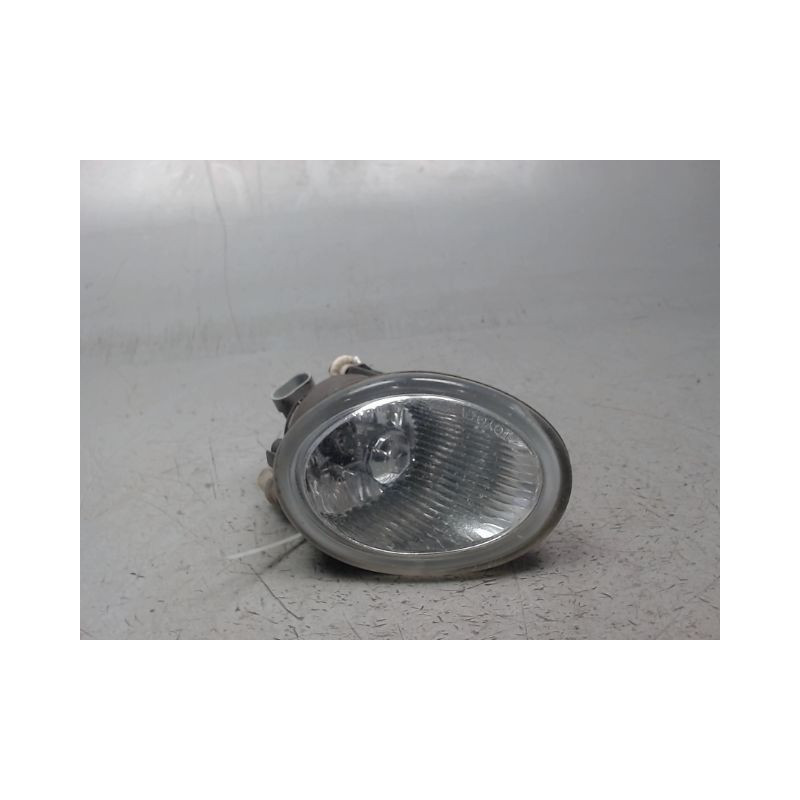 PHARE ANTIBROUILLARD AVANT GAUCHE TOYOTA AVENSIS VERSO 01-03