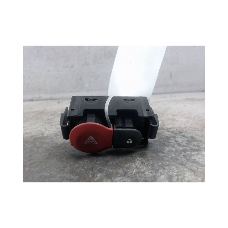 BOUTON DE WARNING RENAULT CLIO III 2010-