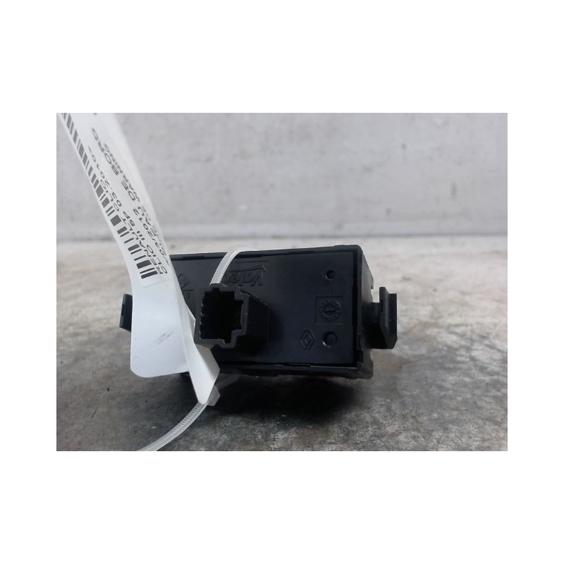 BOUTON DE WARNING RENAULT CLIO III 2010-