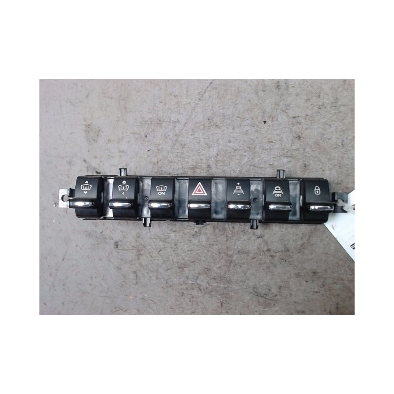 BOUTON DE WARNING PEUGEOT 3008 2009-
