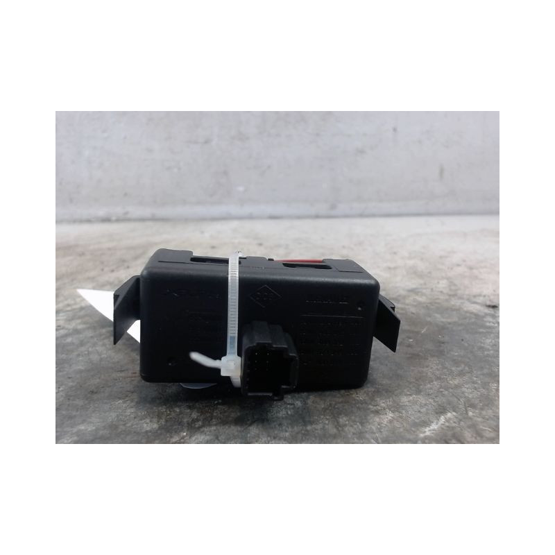 BOUTON DE WARNING RENAULT MEGANE III 2008-