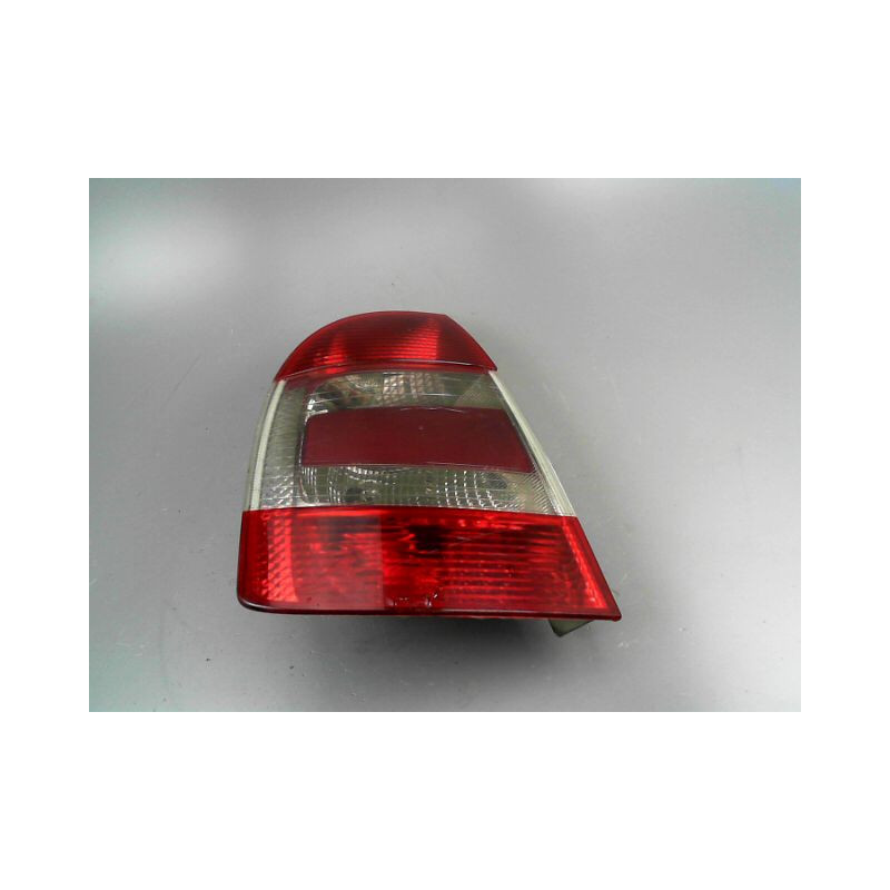 FEU ARRIERE GAUCHE  SKODA SUPERB 04-08