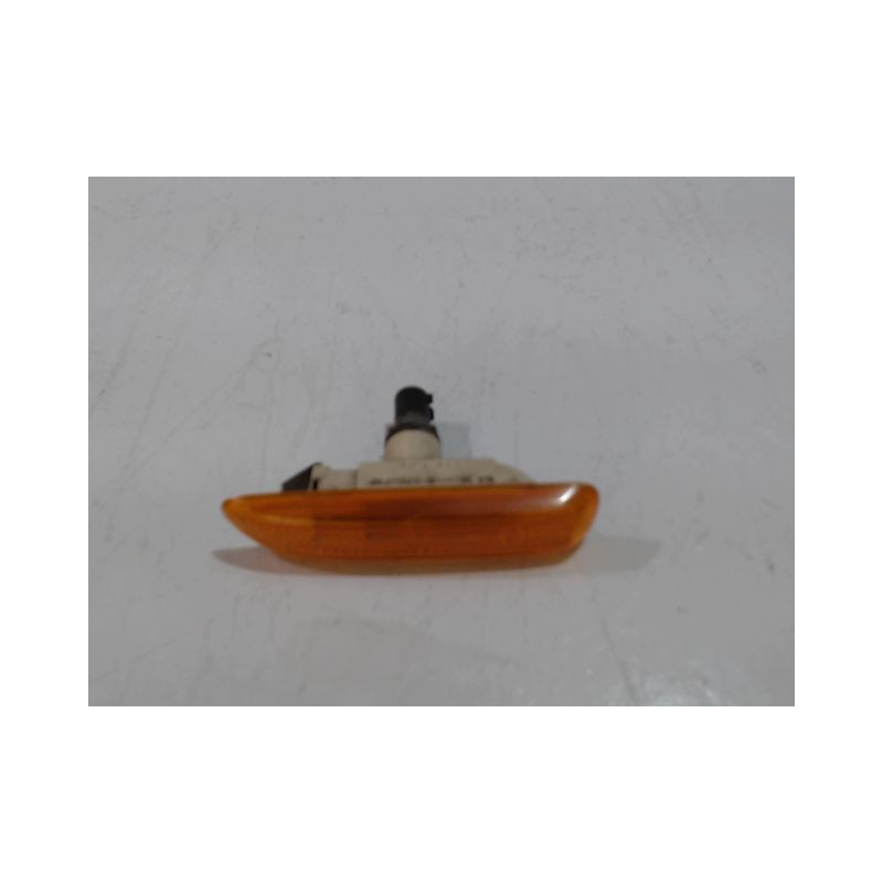 REPETITEUR AILE GAUCHE BMW 320