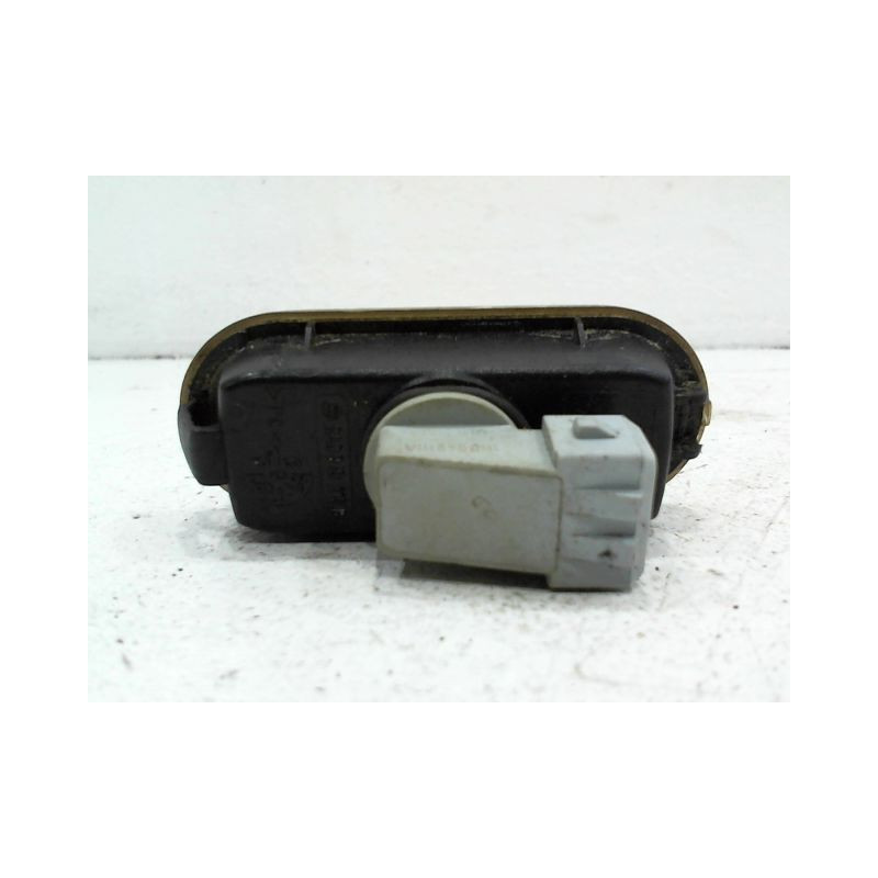REPETITEUR AILE DROIT VOLKSWAGEN POLO