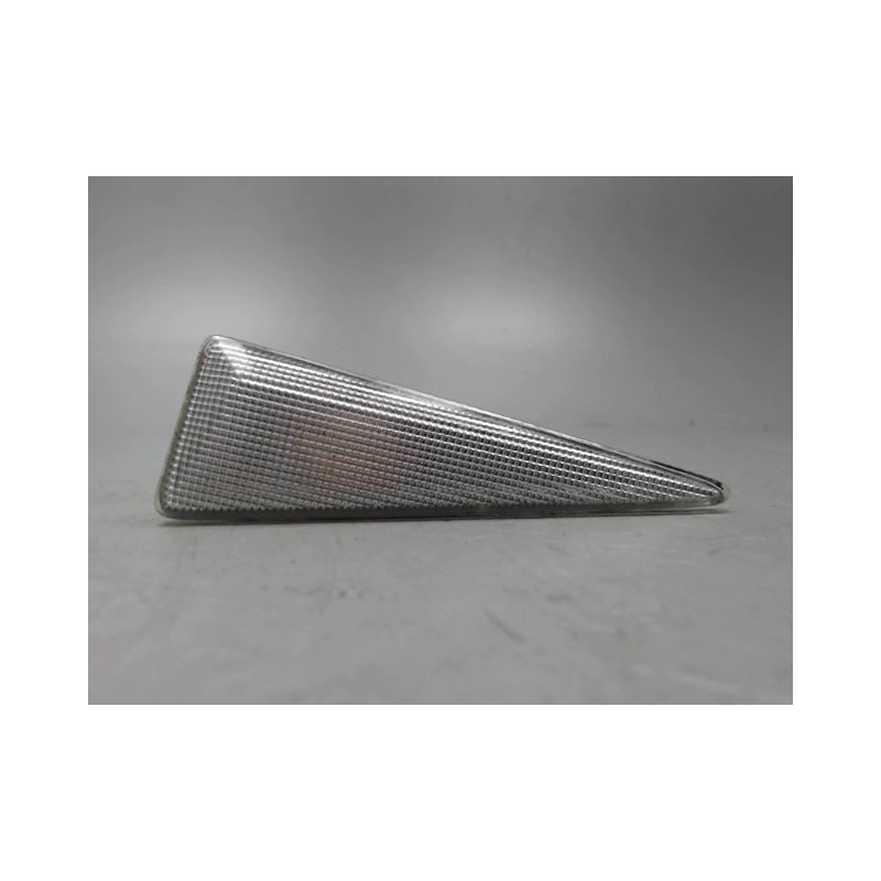 REPETITEUR AILE DROIT RENAULT MEGANE