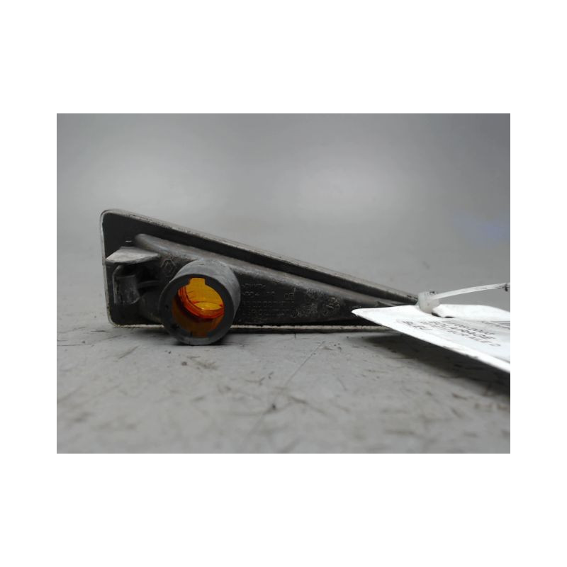 REPETITEUR AILE DROIT RENAULT MEGANE