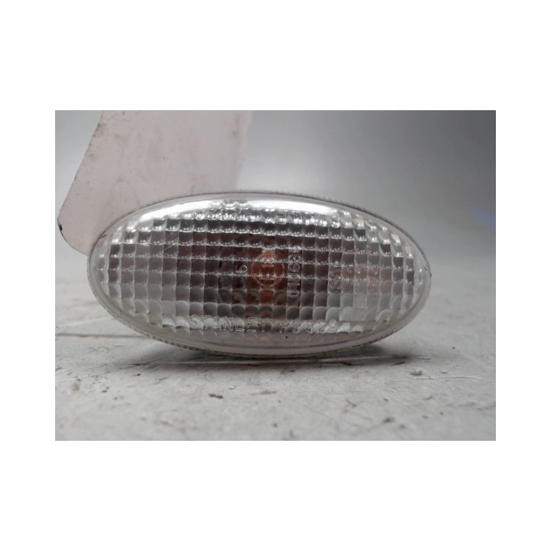 REPETITEUR AILE DROIT MAZDA 5