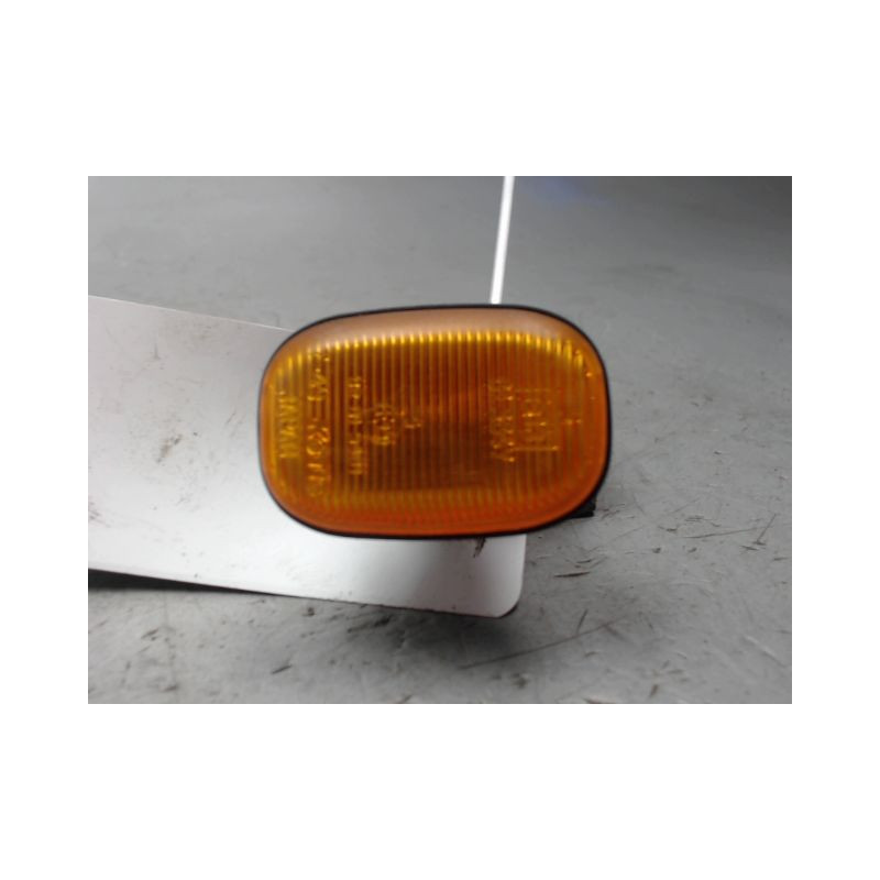 REPETITEUR AILE DROIT TOYOTA AVENSIS