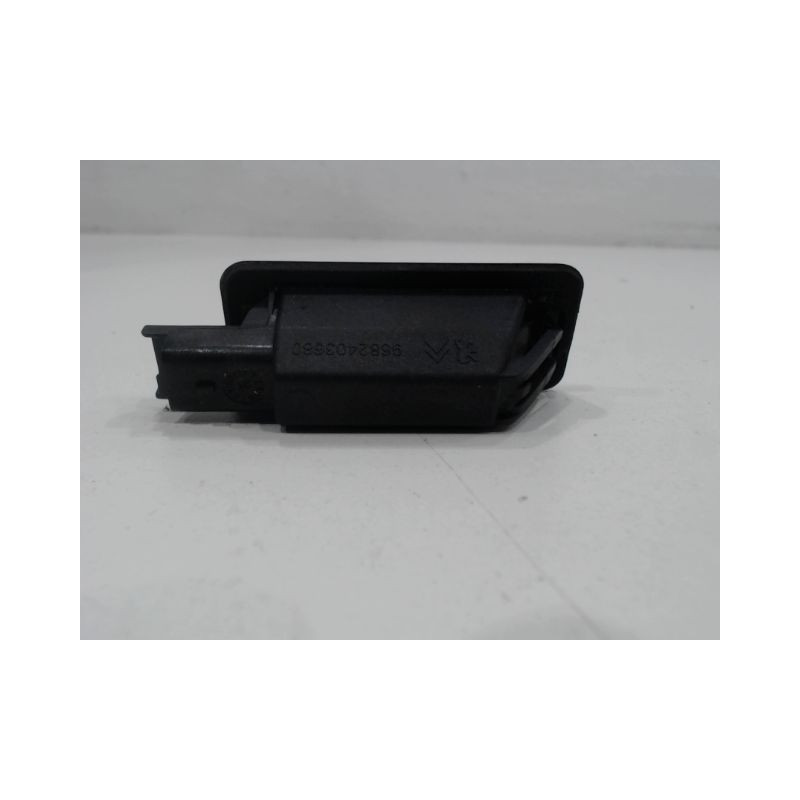 ECLAIREUR PLAQUE DE POLICE GAUCHE PEUGEOT 208