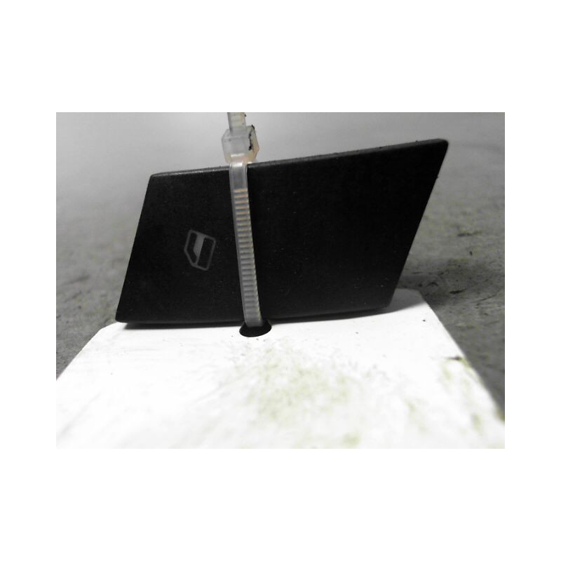 COMMANDE LEVE-GLACE PORTE AVD SEAT IBIZA