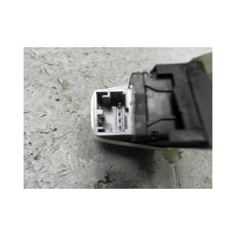 COMMANDE LEVE-GLACE PORTE AVD SEAT IBIZA