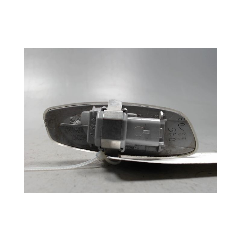 REPETITEUR AILE GAUCHE PEUGEOT 207
