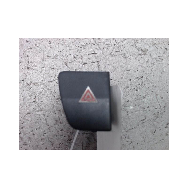 BOUTON DE WARNING PEUGEOT 5008 2009-