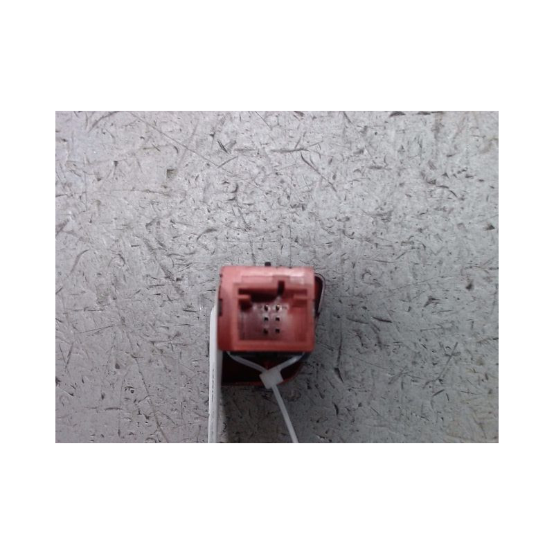 BOUTON DE WARNING PEUGEOT 5008 2009-