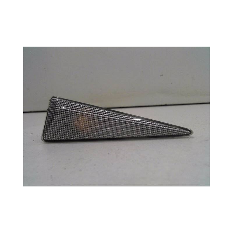 REPETITEUR AILE DROIT RENAULT MEGANE